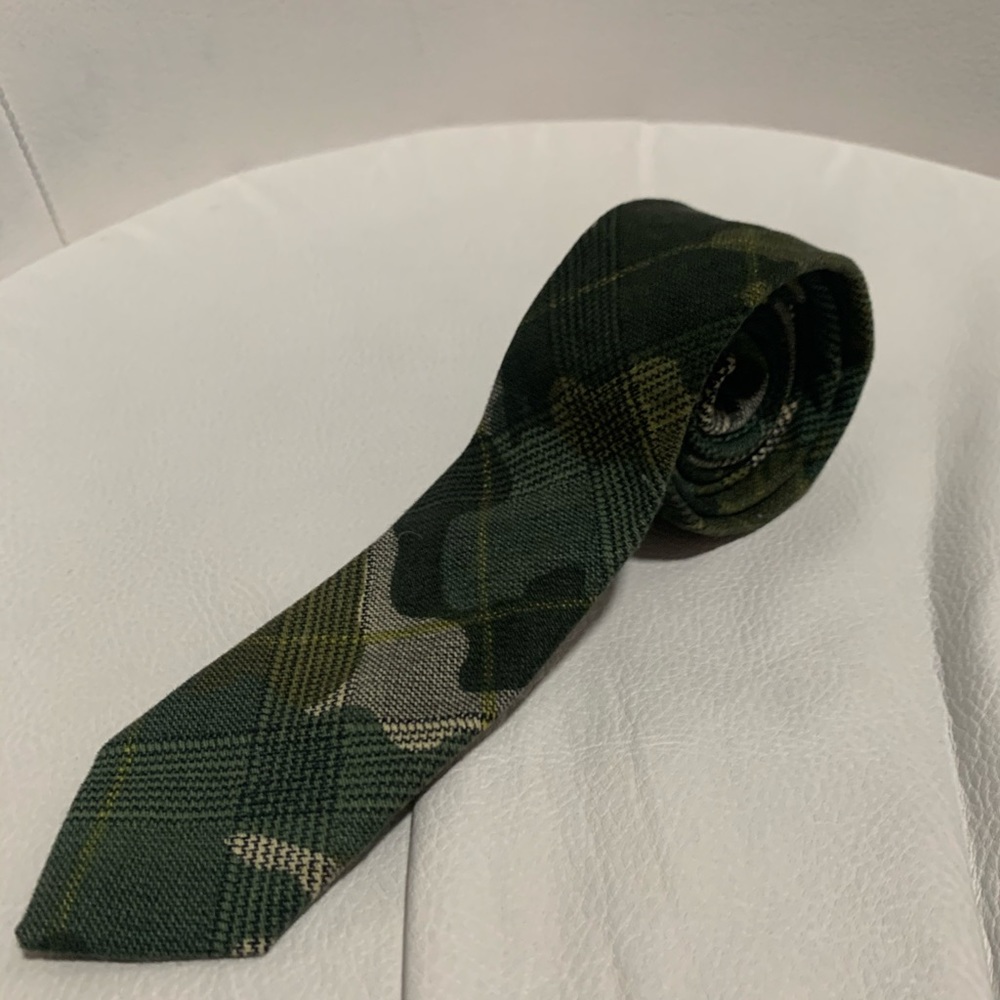 Men’s slim neck tie